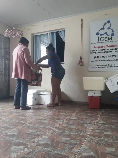 Doação de leite aos moradores de Santa Maria, foto 2