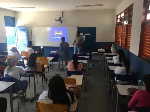 Aula e palestra de empreendedorismo no Centro Educacional 416, foto 3