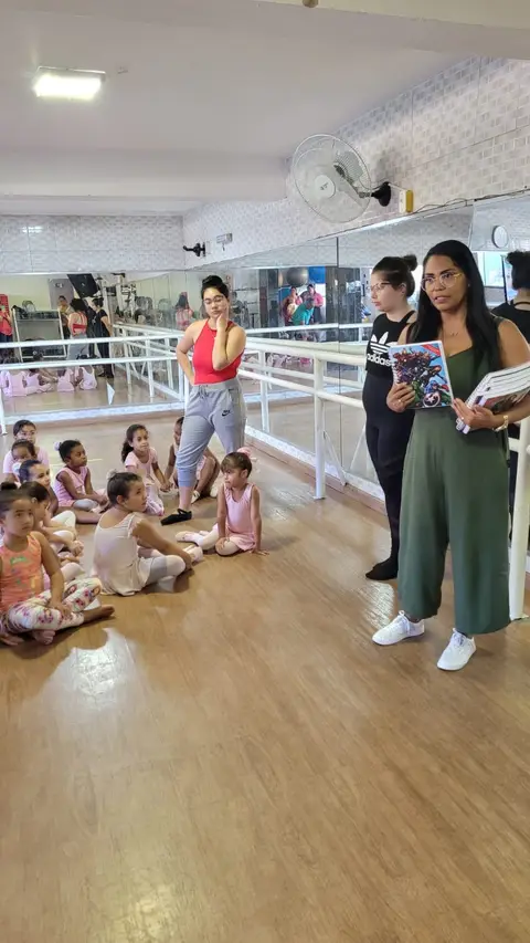 Bailarinas do ICSM recebem agendas doadas, foto 4
