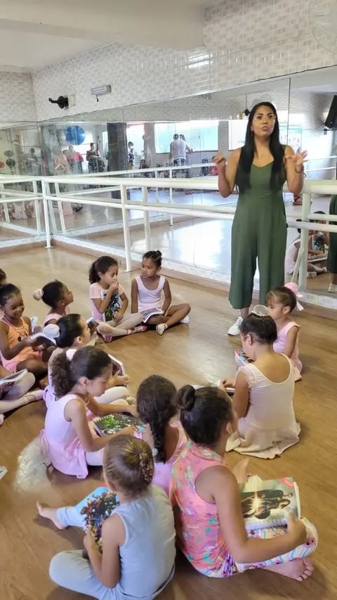 Bailarinas do ICSM recebem agendas doadas, foto 5
