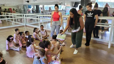 Bailarinas do ICSM recebem agendas doadas, foto 8